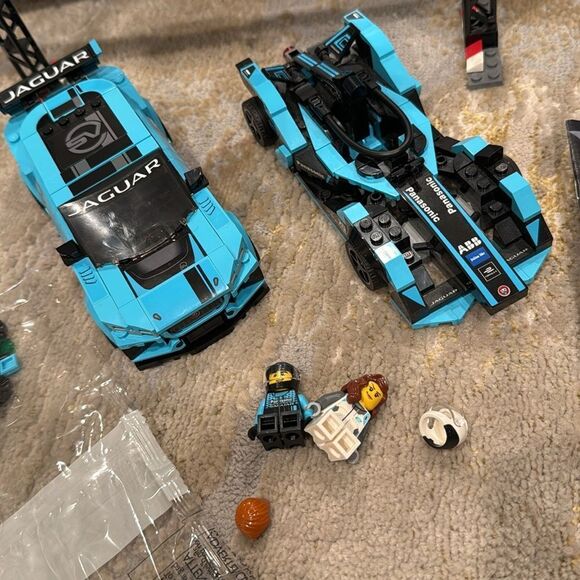 Lego Speed Champions Jaguar Formula E Set used complete with manuals - Picture 2 of 7